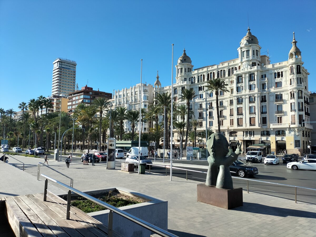 Alicante, Hafenpromenade  Paseo de los Martires de la Libertad , 13.11.2023