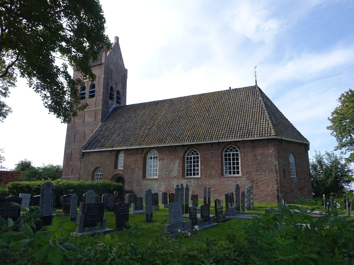 Allingawier, niederl. Ref. Kirche, erbaut 1635 mit Satteldachturm (26.07.2017)