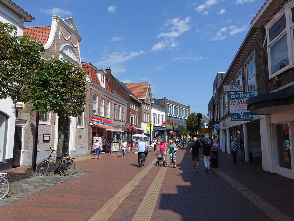 Almelo, Huser in der Grote Straat in der Altstadt (22.07.2017)