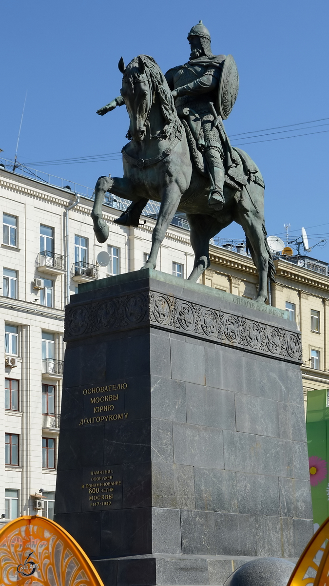 Als Grnder von Moskau gilt Frst Juri Dolgoruki, welcher hier mit einem Reiterstandbild geehrt wird. (Mai 2016)