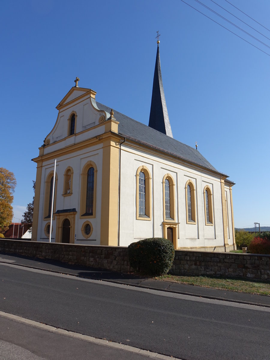 Alsleben, kath. Pfarrkirche St. Kilian, Saalkirche mit eingezogenem Chor und Turm einer ehemaligen Chorturmkirche, erbaut von 1730 bis 1737 durch Michael Mller (15.10.2018)