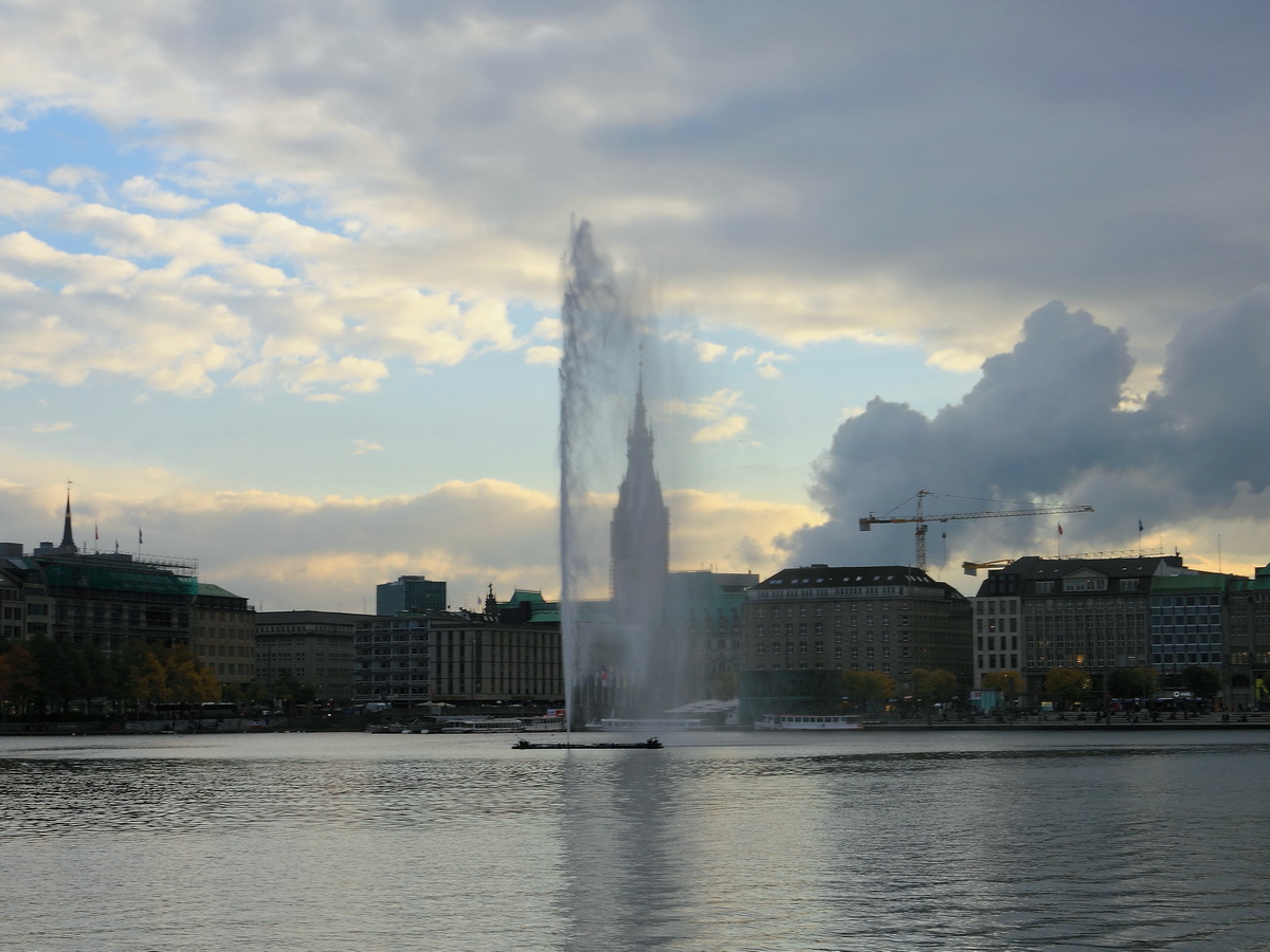 Alsterfontne in der Binnenalster von Hamburg am 19. Oktober 2016.