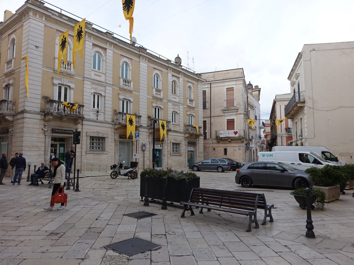 Altamura, Gebude der Banca di Napoli an der Piazza Repubblica (29.09.2022)