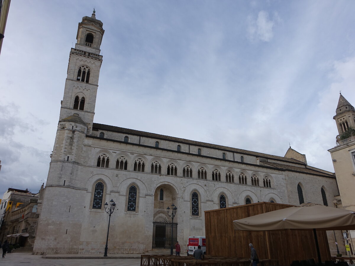 Altamura, Kathedrale Santa Maria Assunta, erbaut ab 1232 an der Piazza Duomo (29.09.2022)