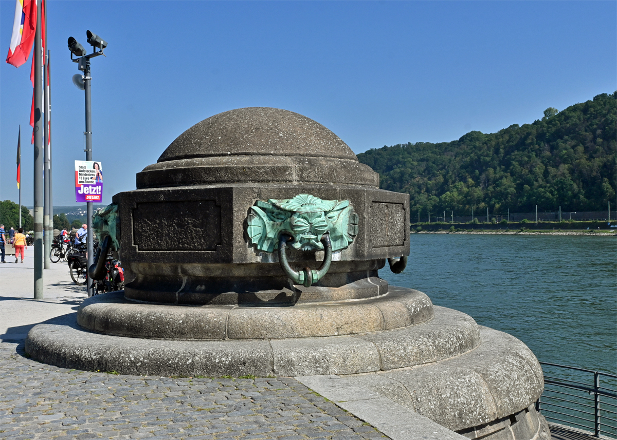 Alte Anlegepoller am Deutschen Eck - Konrad-Adenauer-Ufer (Rhein) - Koblenz 08.09.2021