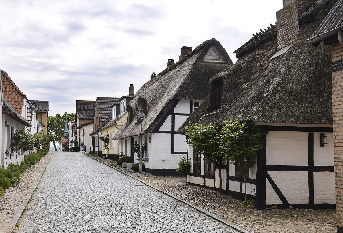 Alte Fischerhuser im Dorf Maasholm an der Schlei (Angeln): Aufnahme: 7. Juni 2021.