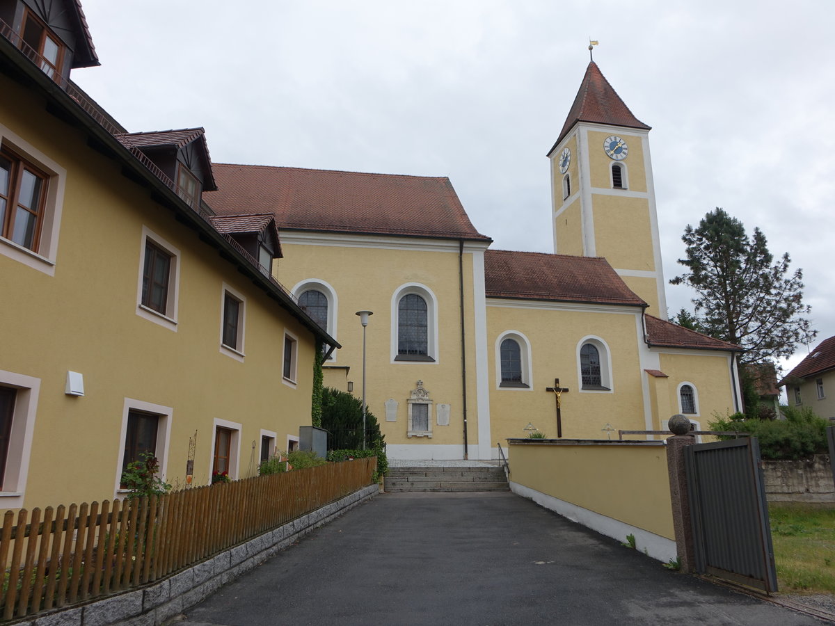 Altendorf, kath. Pfarrkirche St. Andreas, gotischer Turm, Langhaus erbaut 1724 (04.06.2017)