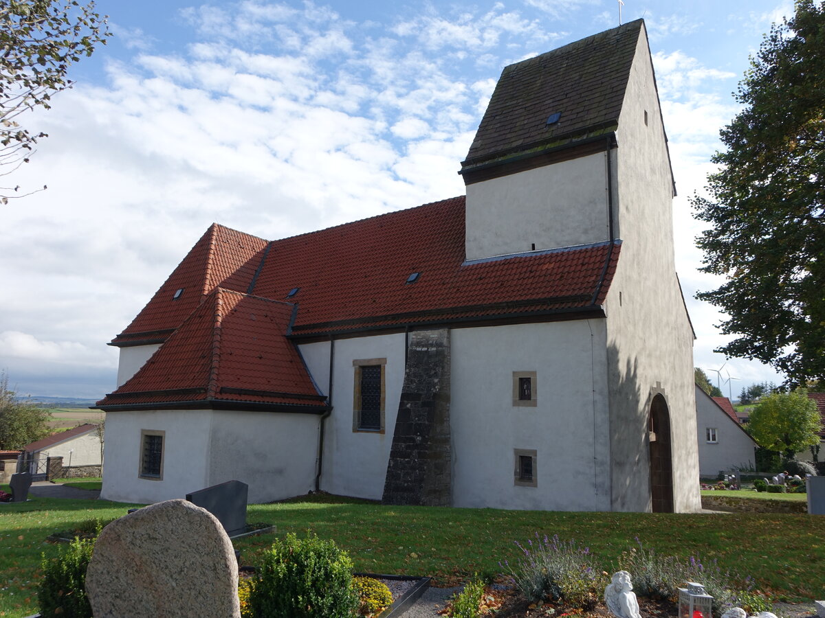 Altenheerse, kath. Pfarrkirche St. Georg, kleine romanische Saalkirche mit zwei Jochen (05.10.2021)