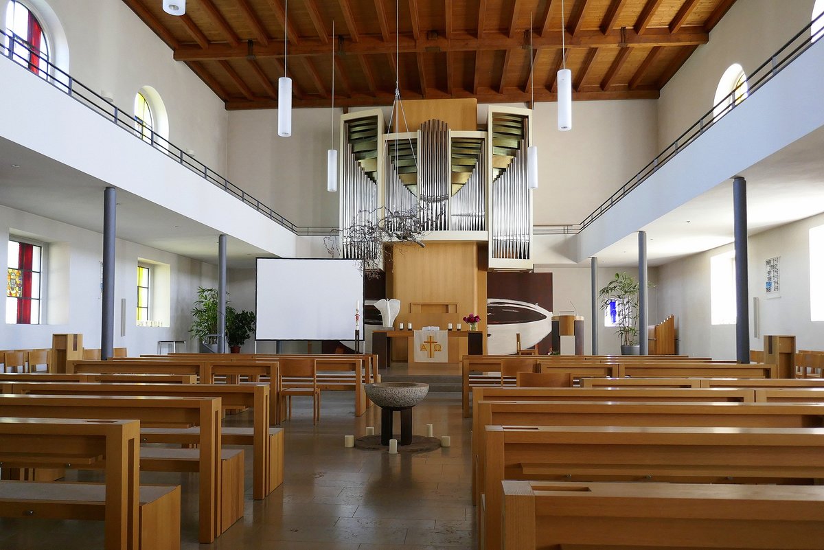 Altenheim, Blick zum Altar und zur Orgel in der Friedenskirche, die neue Gckel-Orgel wurde 2006 eingeweiht, Mai 2020