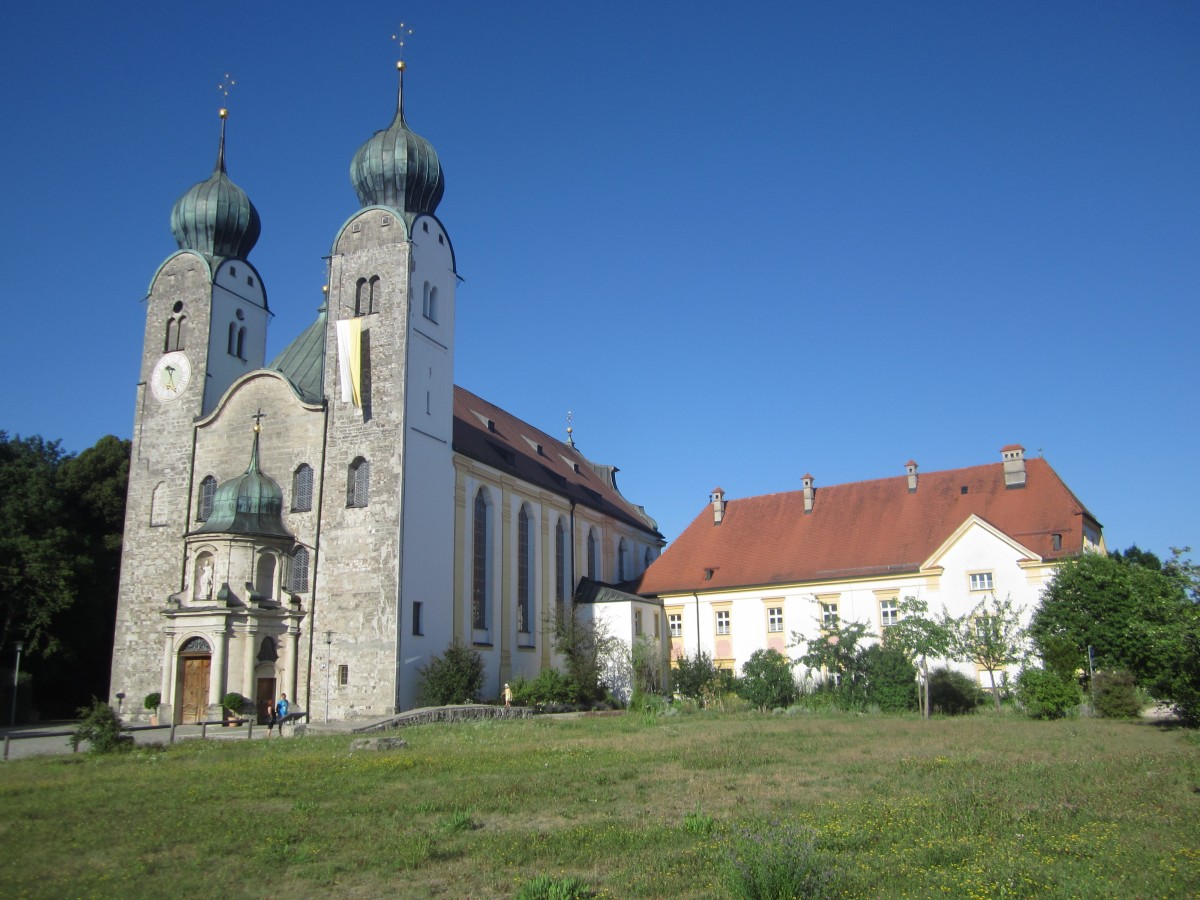 Altenmarkt a. d. Alz, Klosterkirche St. Margarethen in Baumburg, erbaut von 1129 bis 1156, Lkr. Traunstein (21.07.2013)