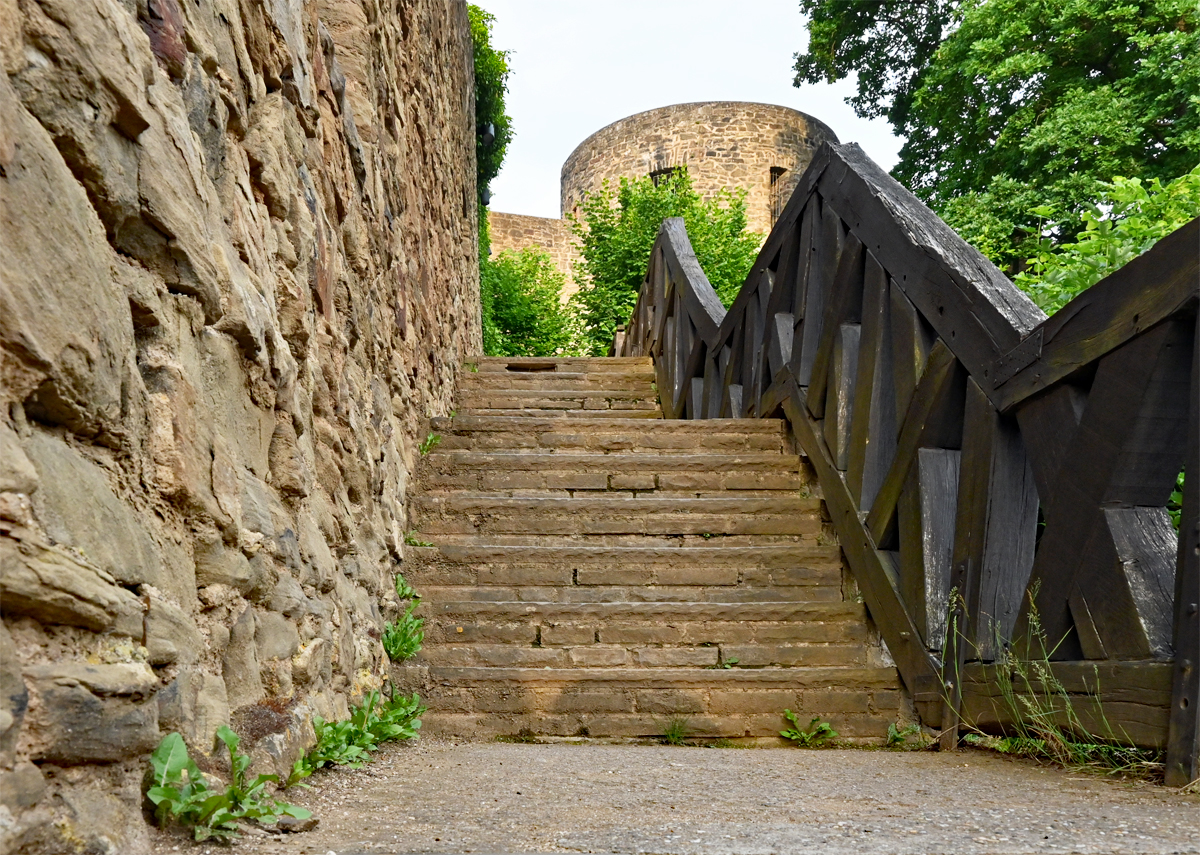 Alter Treppenaufgang innerhalb der Burg Bad Mnstereifel - 26.06.2021