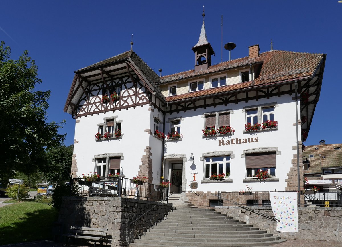 Altglashtten, OT von Feldberg, das Rathaus der Gemeinde im Hochschwarzwald, Aug.2020