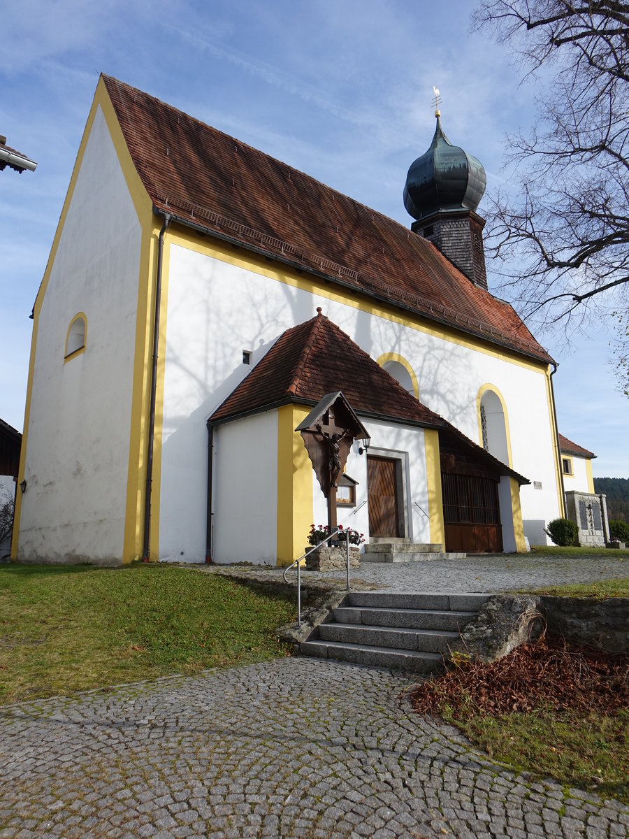 Altnuberg, kath. Pfarrkirche St. gidius, frhgotische Saalkirche mit Dachreiter, erbaut im 14. Jahrhundert (04.11.2017)