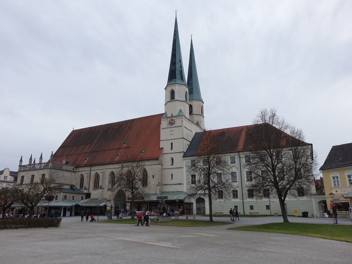 Alttting, ehemalige Chorherrenstiftskirche, jetzt Katholische Pfarrkirche St. Philipp und Jakob, dreischiffige sptgotische Anlage, erbaut von 1499 bis 1511 (14.02.2016)