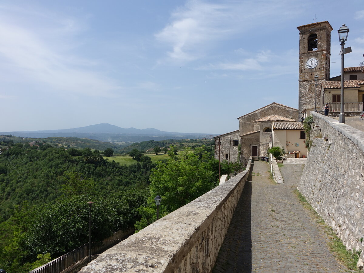 Alviano, Pfarrkirche San Pietro e Paolo, erbaut im 15. Jahrhundert (24.05.2022)