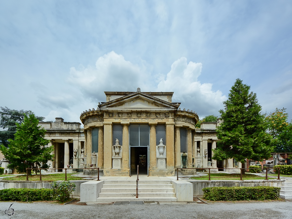 Am Ende der Hauptachse des Zentralfriedhofes von Mailand befindet sich der 1876 eingeweihte  Krematoriumstempel , welcher aber nicht mehr als Krematorium genutzt wird und zu einem Kolumbarium umfunktioniert wurde. Mailand war die erste Stadt in Italien und eine der ersten in Europa, die Krematorien nutzte. (Juni 2014)
