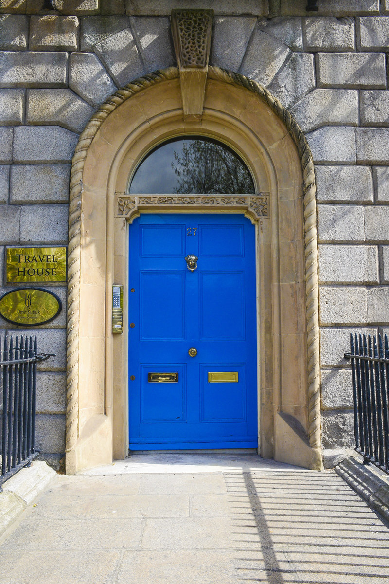 Am Marion Square kann man die berhmten Dublin Doors besichtigen. Aufnahme: 10. Mai 2018. 