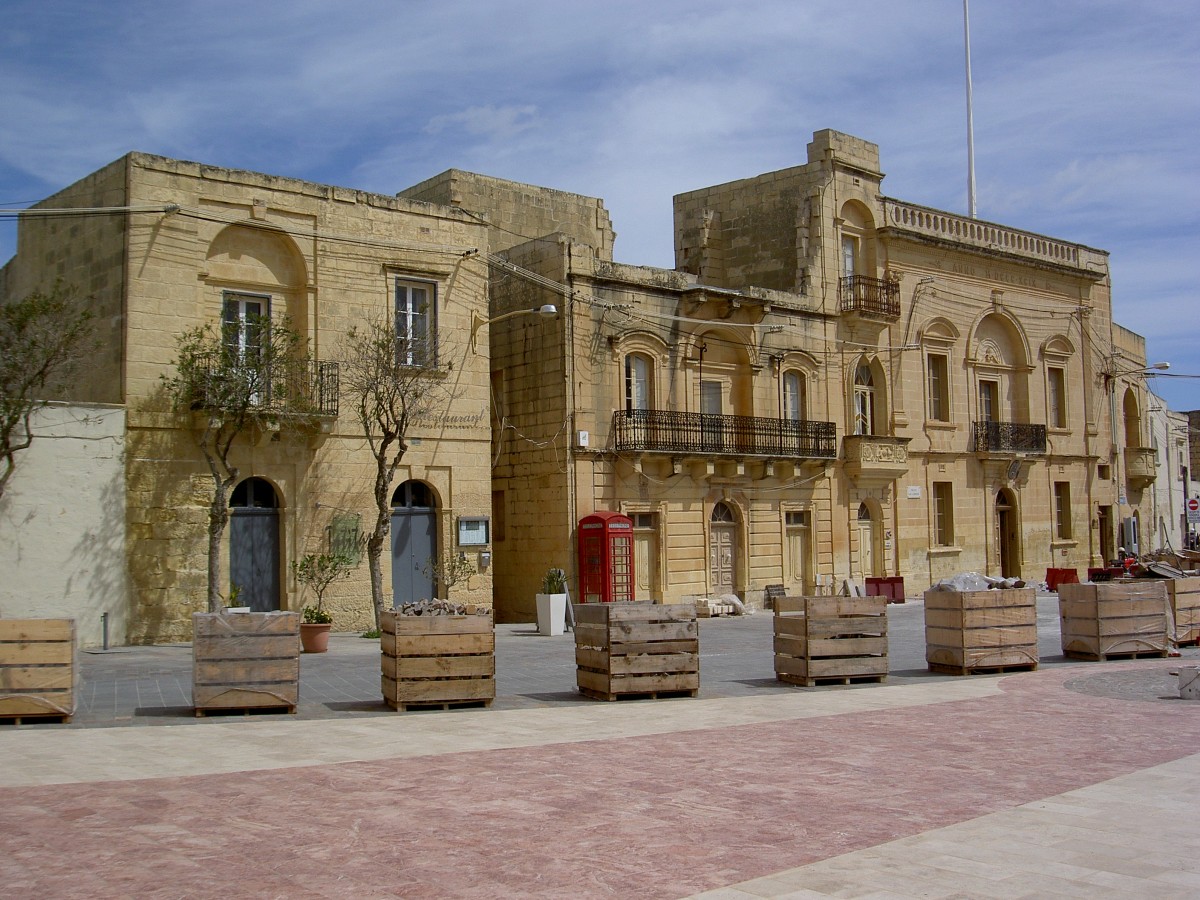 Am Marktplatz von San Lawrenz, Gozo (24.03.2014)