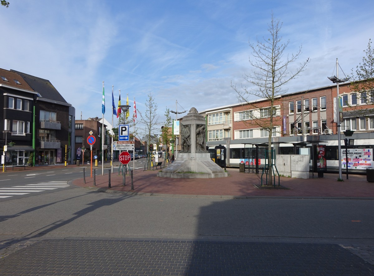 Am Marktplatz von Zwijndrecht (29.04.2015)