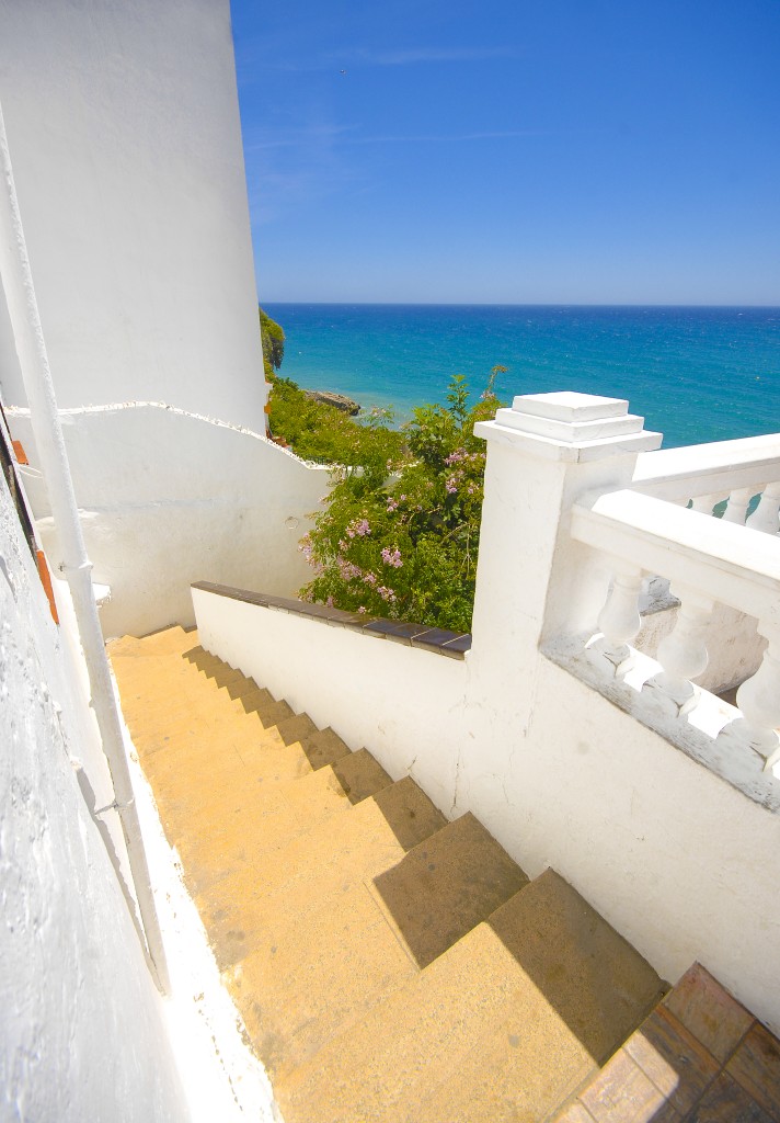 Am Mirador del Bendito in Nerja. Aufnahme: Juli 2014.