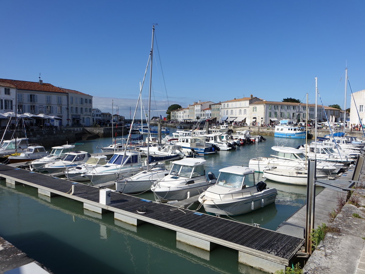 Am Quai de la Poitheviniere in Saint-Martin-de-Re auf der Ile de Re (13.07.2017)