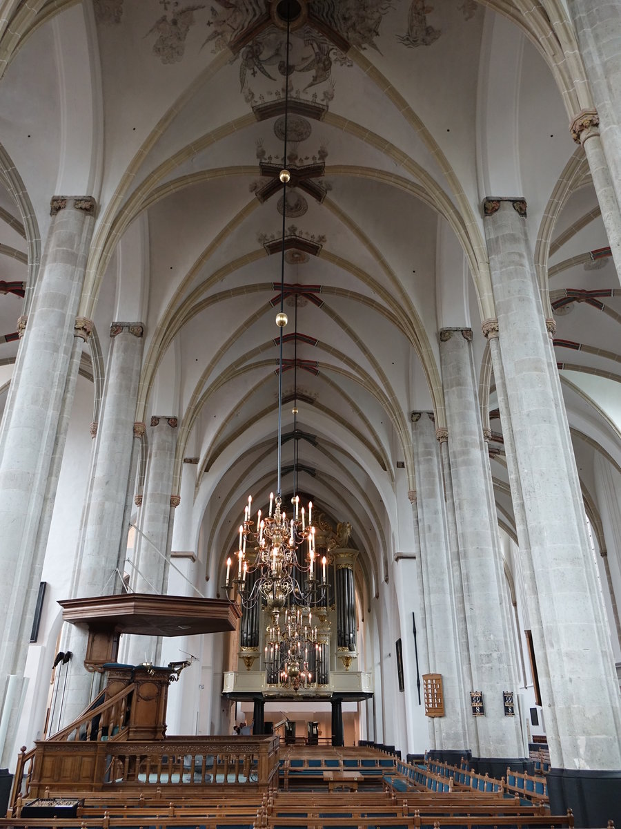 Amersfoort, St. Joris Kirche, dreischiffige Hallenkirche, erbaut im 13. Jahrhundert, Gewlbe- und Wandmalereien aus dem 14. Jahrhundert (21.08.2016)