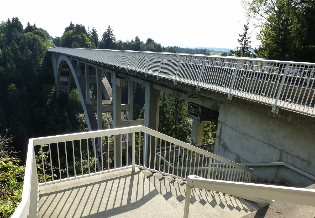 Ammerbrcke Echelsbach, die Bundesstrae  B23 berquert die 183m lange Brcke, Sept.2014