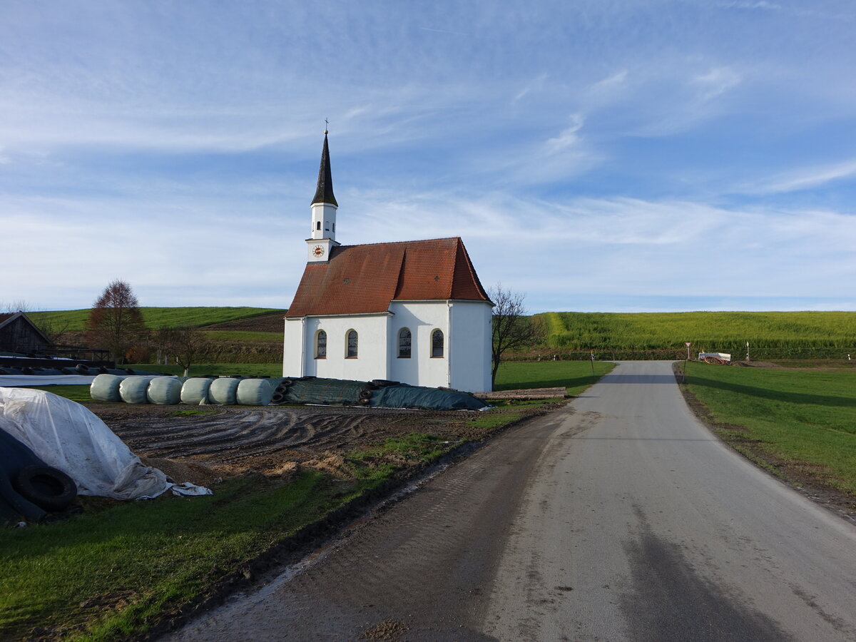 Ammersdorf, Filialkirche Mater Dolorosa, Saalbau mit eingezogenem Chor und Westdachreiter, erbaut im 18. Jahrhundert (20.11.2016)