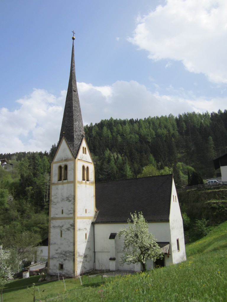 Ampass, gotische St. Veit Kirche, erbaut ab 1429 (30.04.2013)