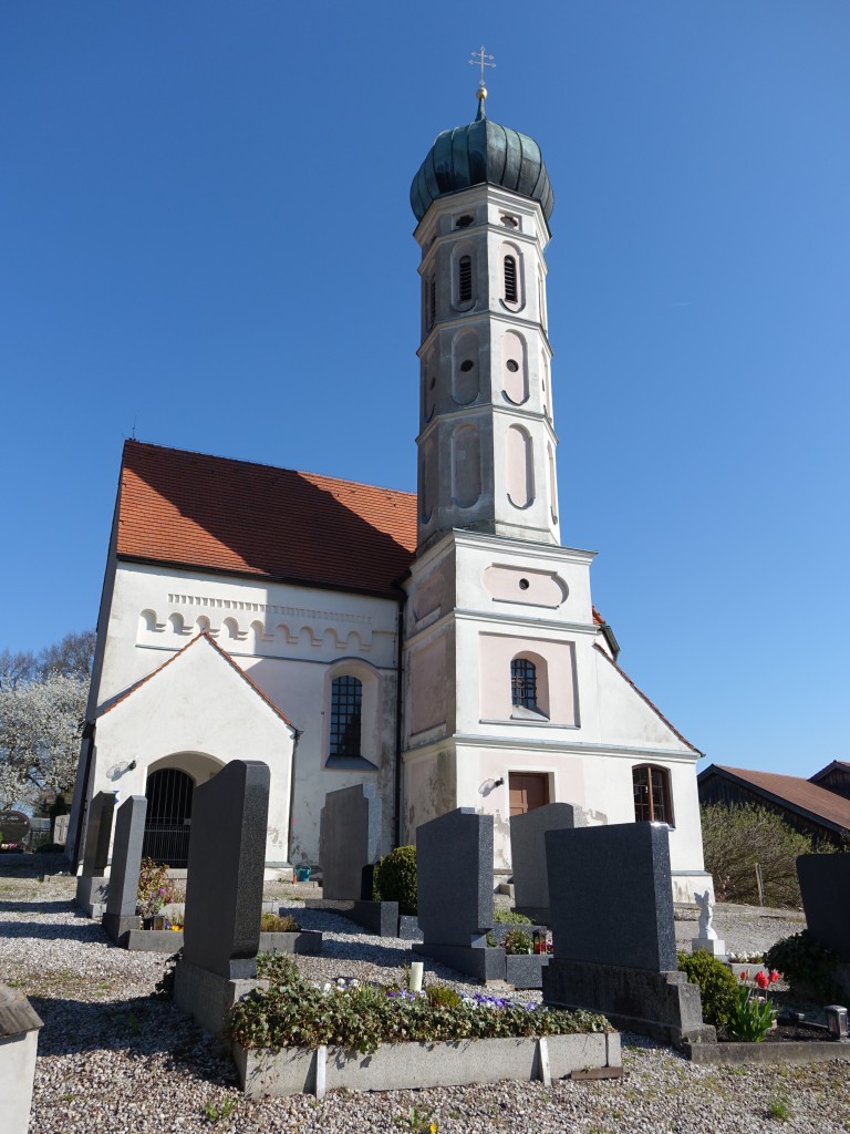 Amperpettenbach, Pfarrkirche St. Martin, Langhaus im Kern romanisch, Chor und Turmunterbau 16. Jahrhundert, Oktogon mit Zwiebelhaube erbaut 1677 (19.04.2015) 