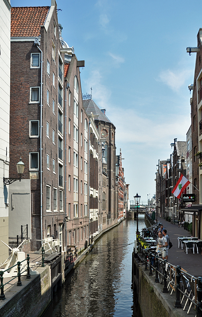 Amsterdam - enge, schmale Gracht Zeedijk - 23.07.2013