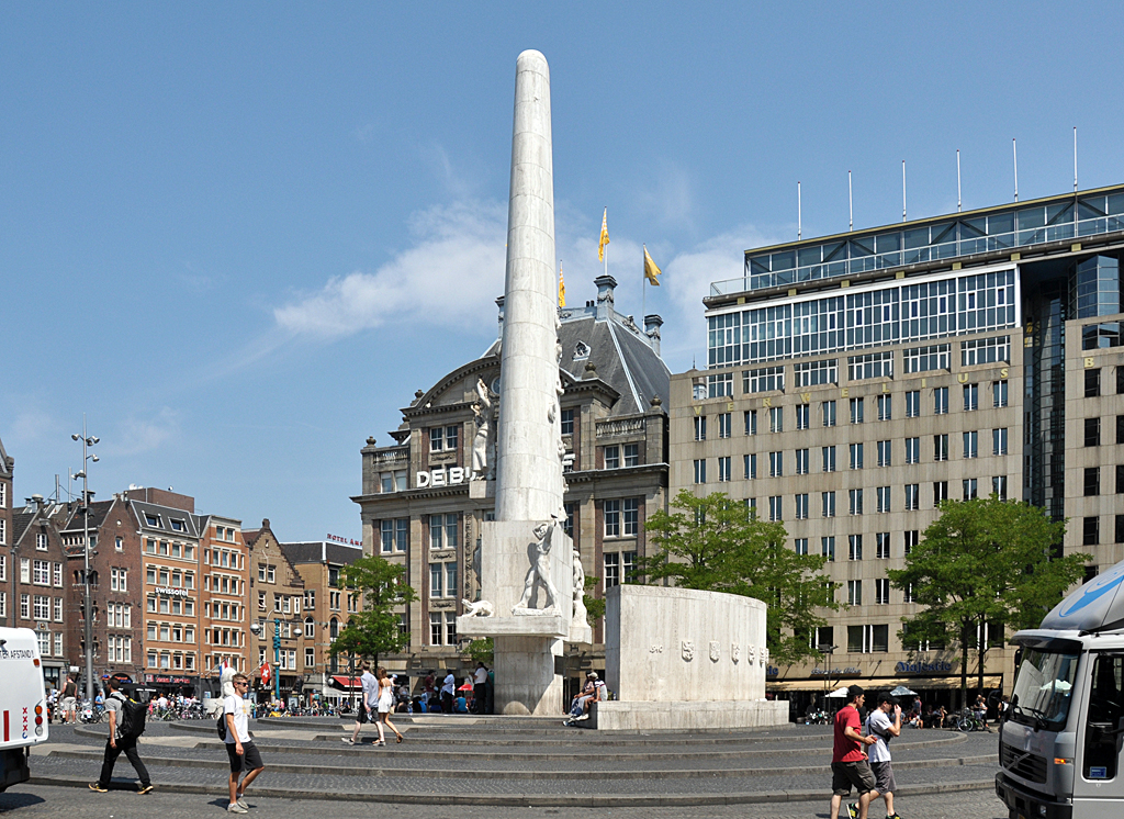 Amsterdam - das  Nationaal Monument  auf dem  Dam  - 23.07.2013