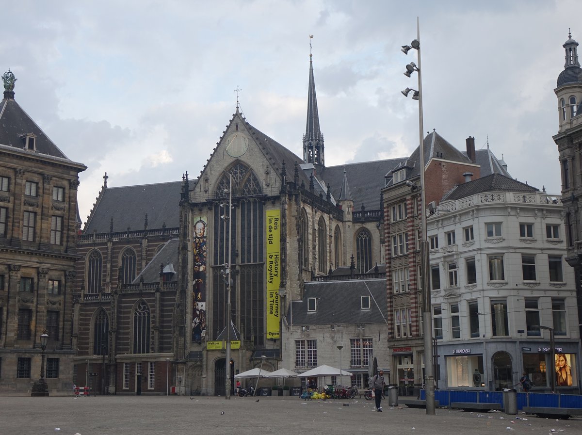 Amsterdam, Nieuwe Kerk oder st. Catharina Kerk, Chor um Umgang der sptgotischen kreuzfrmigen Basilika um 1400, Sakristei von 1414, Kirchenschiff erbaut 1435, Chorkapellen 15. Jahrhundert (28.08.2016)