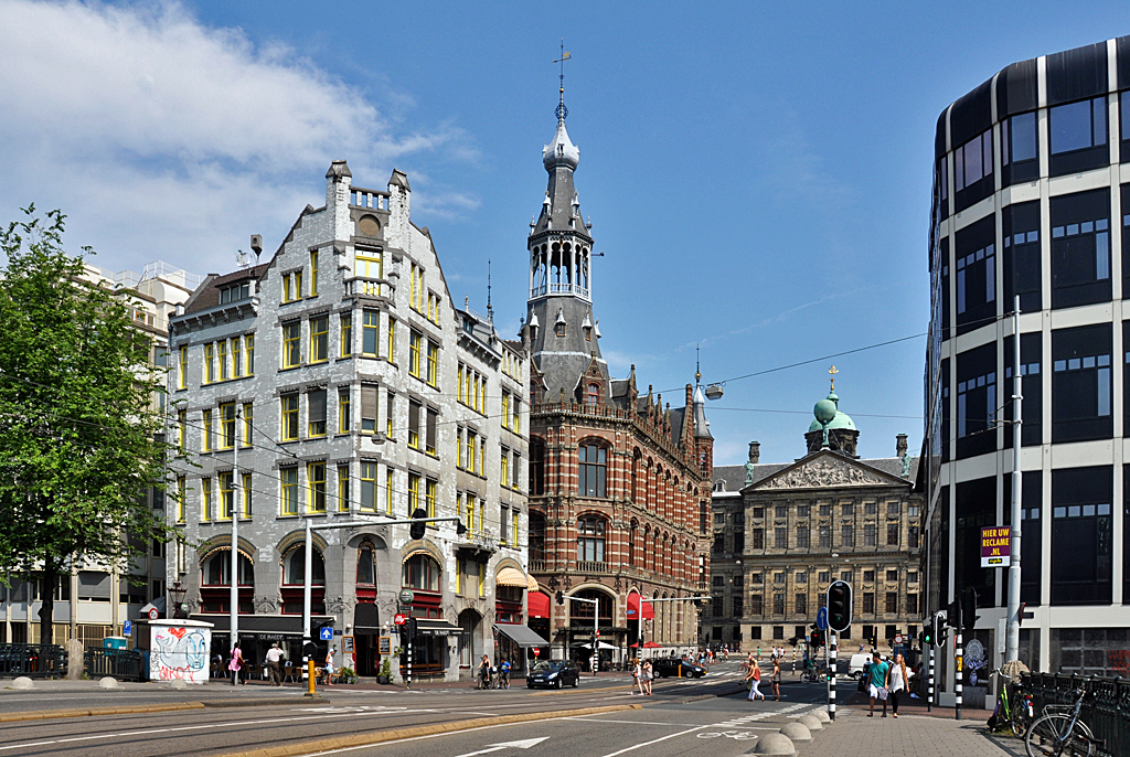 Amsterdam -  Shopping-Center  und Geschftshuser an der Rathuisstraat - 23.07.2013