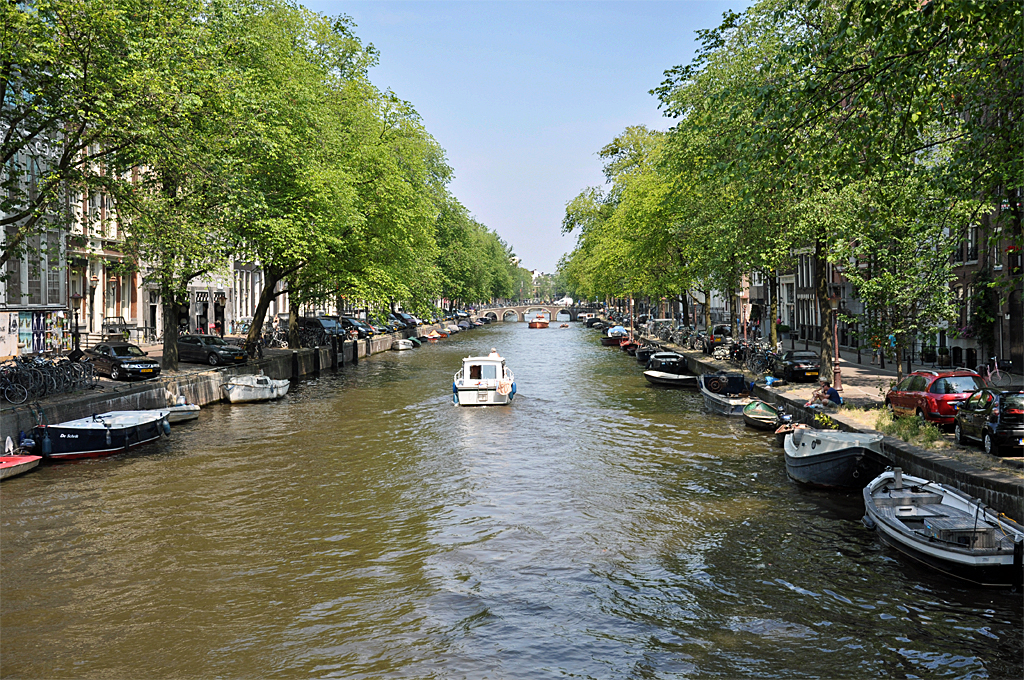 Amsterdam - eine der vielen Grachten, hier die Herengracht - 23.07.2013