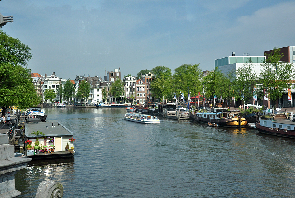 Amsterdamer Gracht mit diversen Hausbooten - 23.07.2013