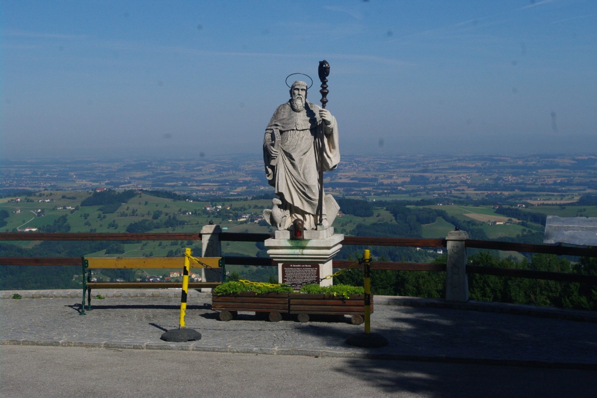 Amstetten, Benedikt von Mursia Statue auf dem Sonntagberg (17.08.2013)