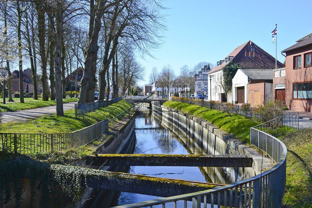 An der Bootfahrt in der nordfriesischen Kleinstadt Tnning. Aufnahme: 31. Mrz 2020.