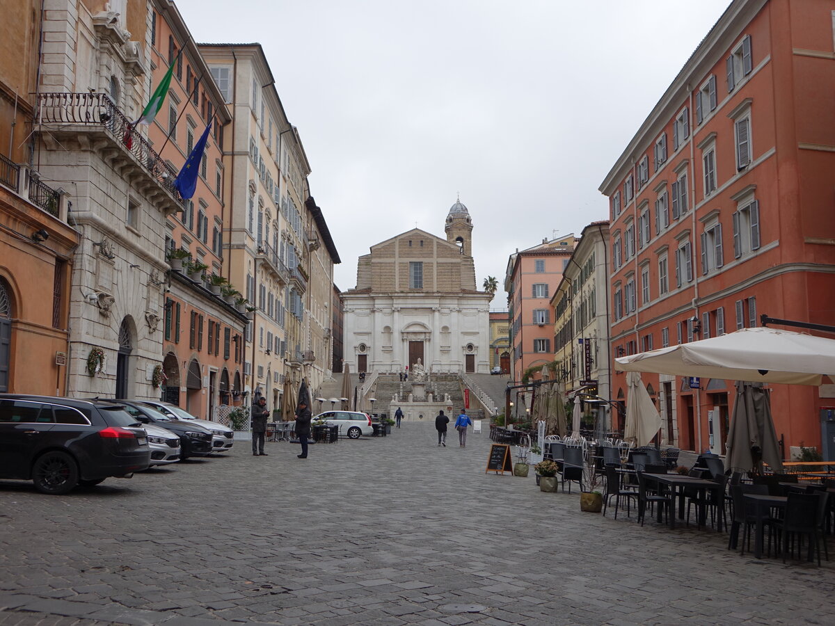 Ancona, Huser und San Domenico Kirche an der Piazza del Plebiscito (31.03.2022)