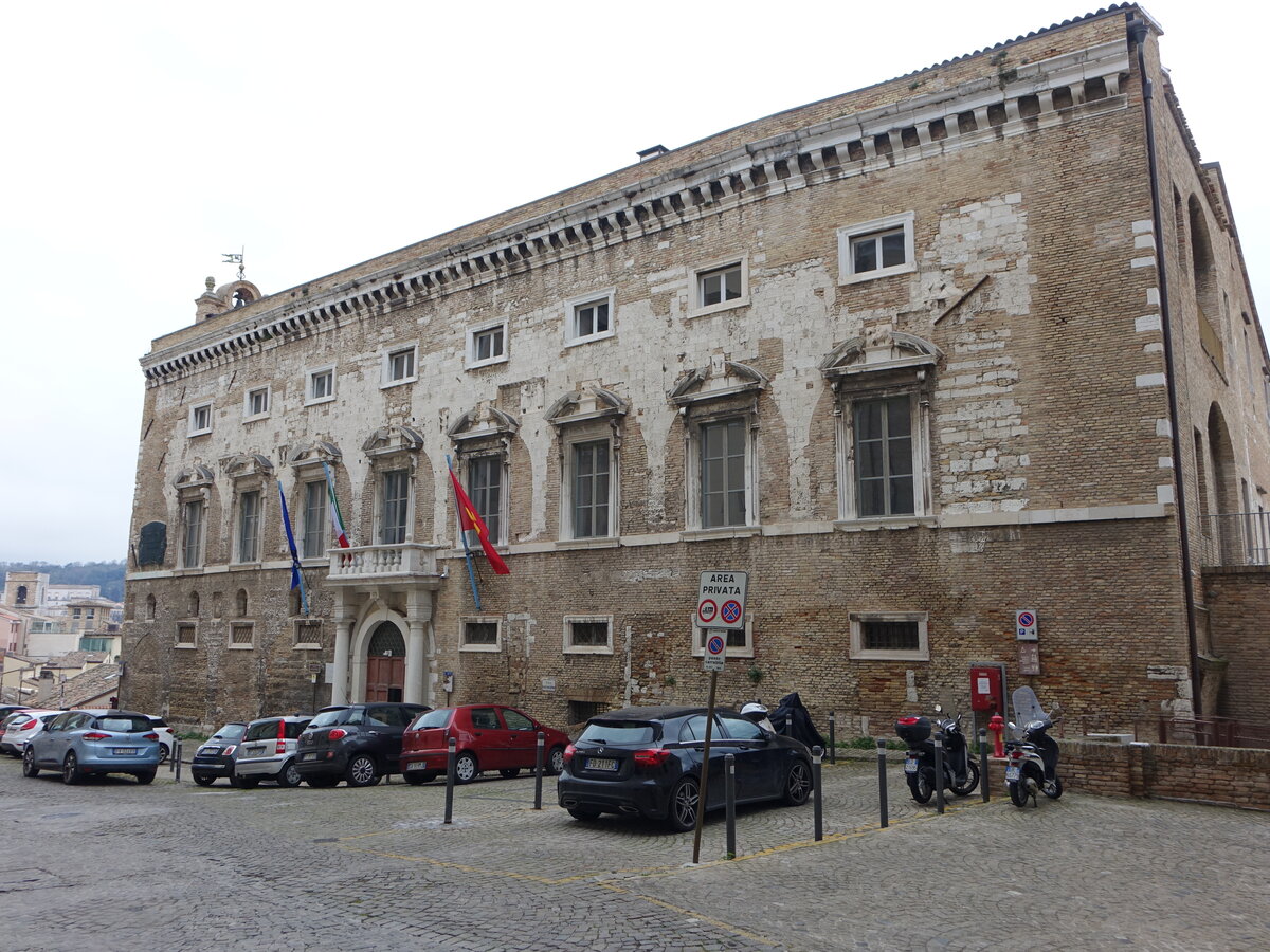 Ancona, Palazzo degli Anziani, erbaut im 13. Jahrhundert (31.03.2022)