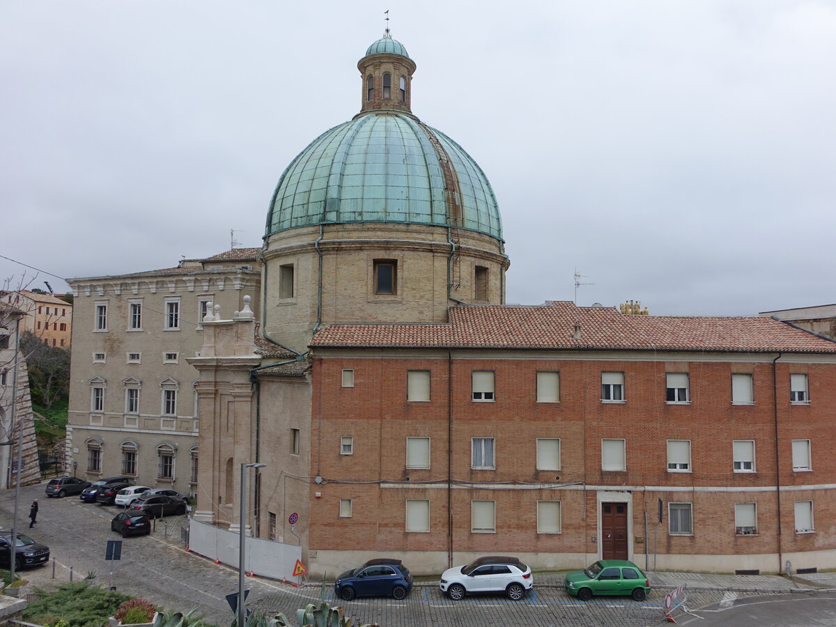 Ancona, Pfarrkirche St. Teresa, erbaut im 18. Jahrhundert durch B. Bartoli (31.03.2022)