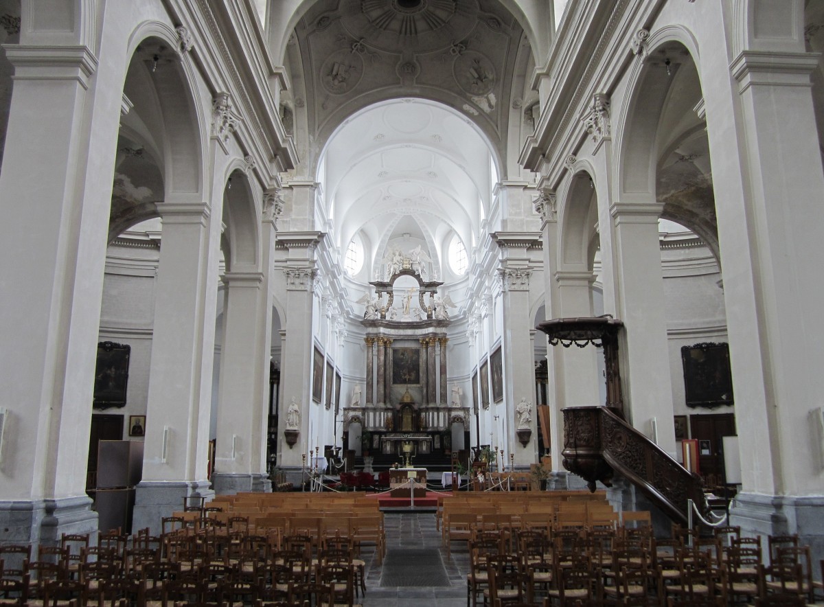 Andenne, Chor und Hochaltar der Stiftskirche St. Begga (28.06.2014)