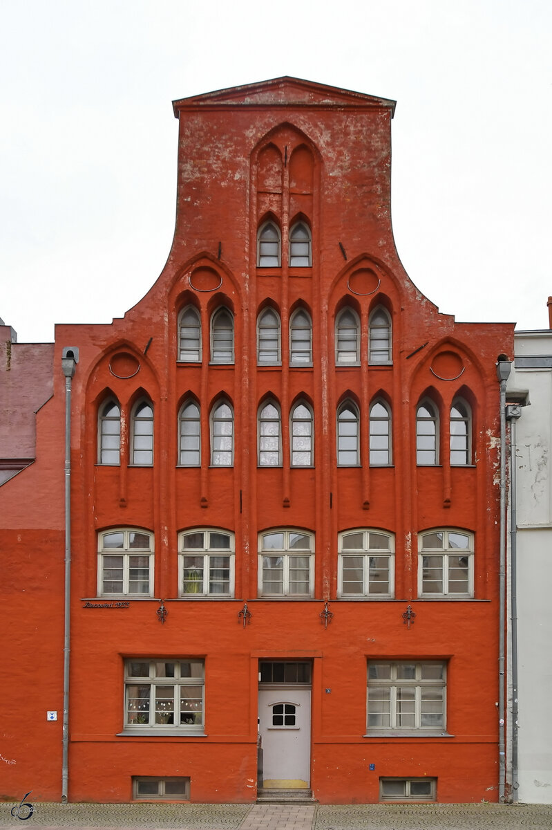 Anfang April 2024 habe ich in Wismar dieses alte Stadthaus abgelichtet.