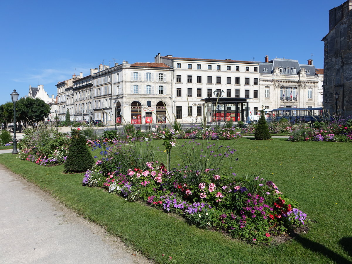 Angouleme, Huser am Place Hotel de Ville in der Altstadt (15.07.2017)