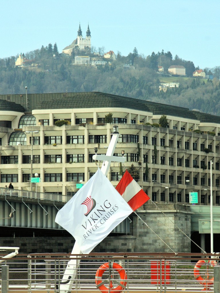 Ansicht der Pstlingbergkirche und dem Neuen Rathaus [10.3.2014]