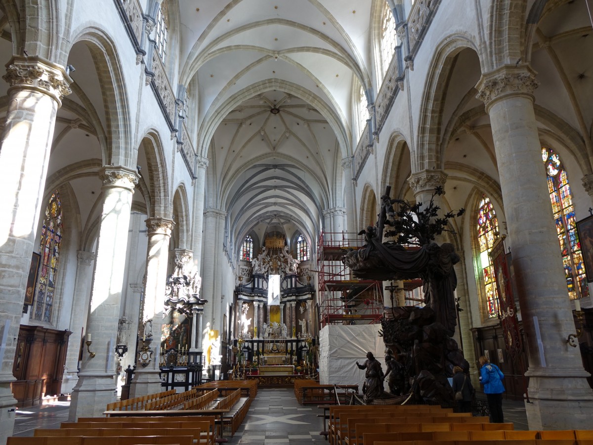 Antwerpen, Hochaltar und Kanzel in der St. Andreas Kirche, erbaut bis 1529 (28.04.2015)
