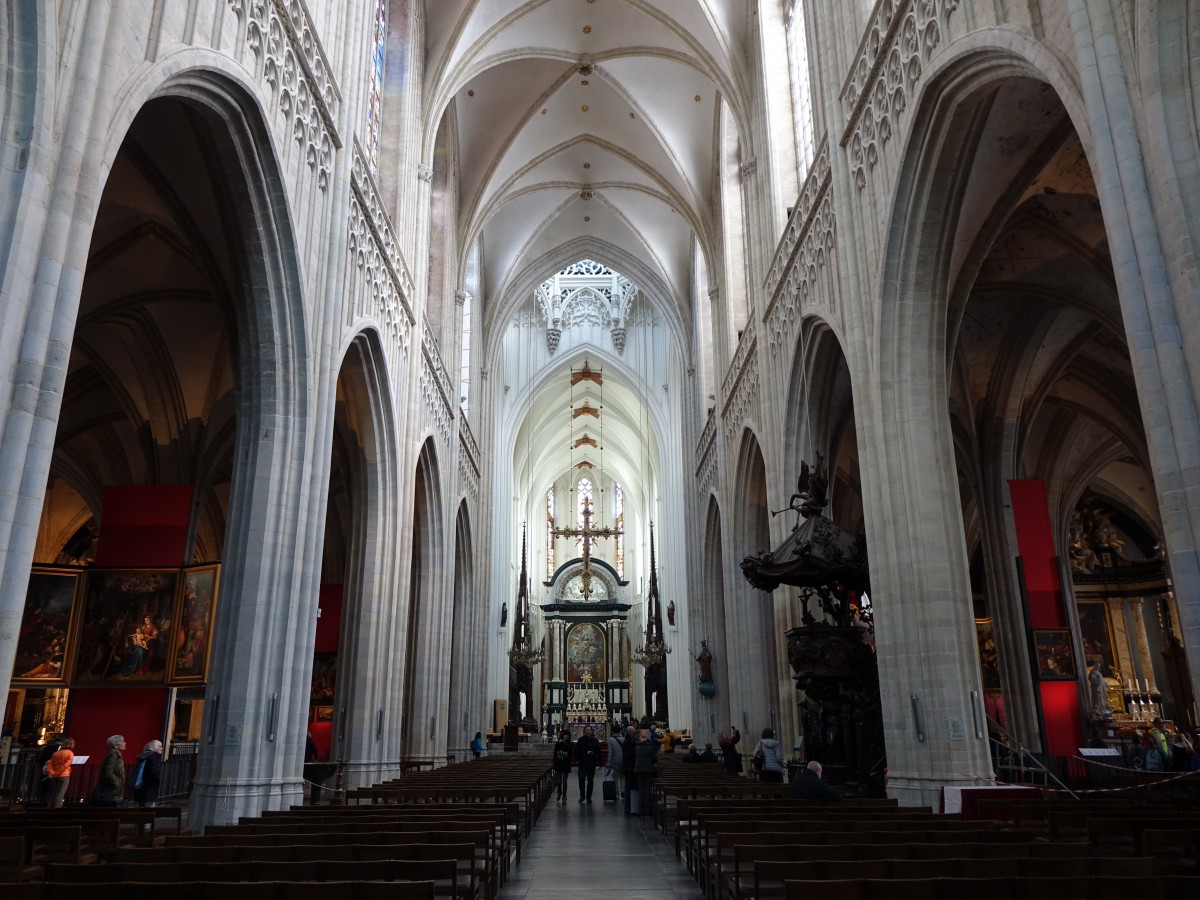 Antwerpen, Mittelschiff der Liebfrauenkathedrale (28.04.2015)