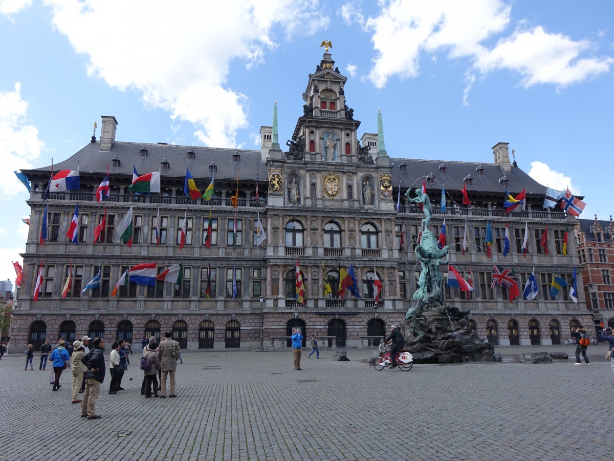 Antwerpen, Rathaus am Grote Markt, erbaut von 1561 bis 1564 durch Cornelis Floris de Vriendt (28.04.2015)