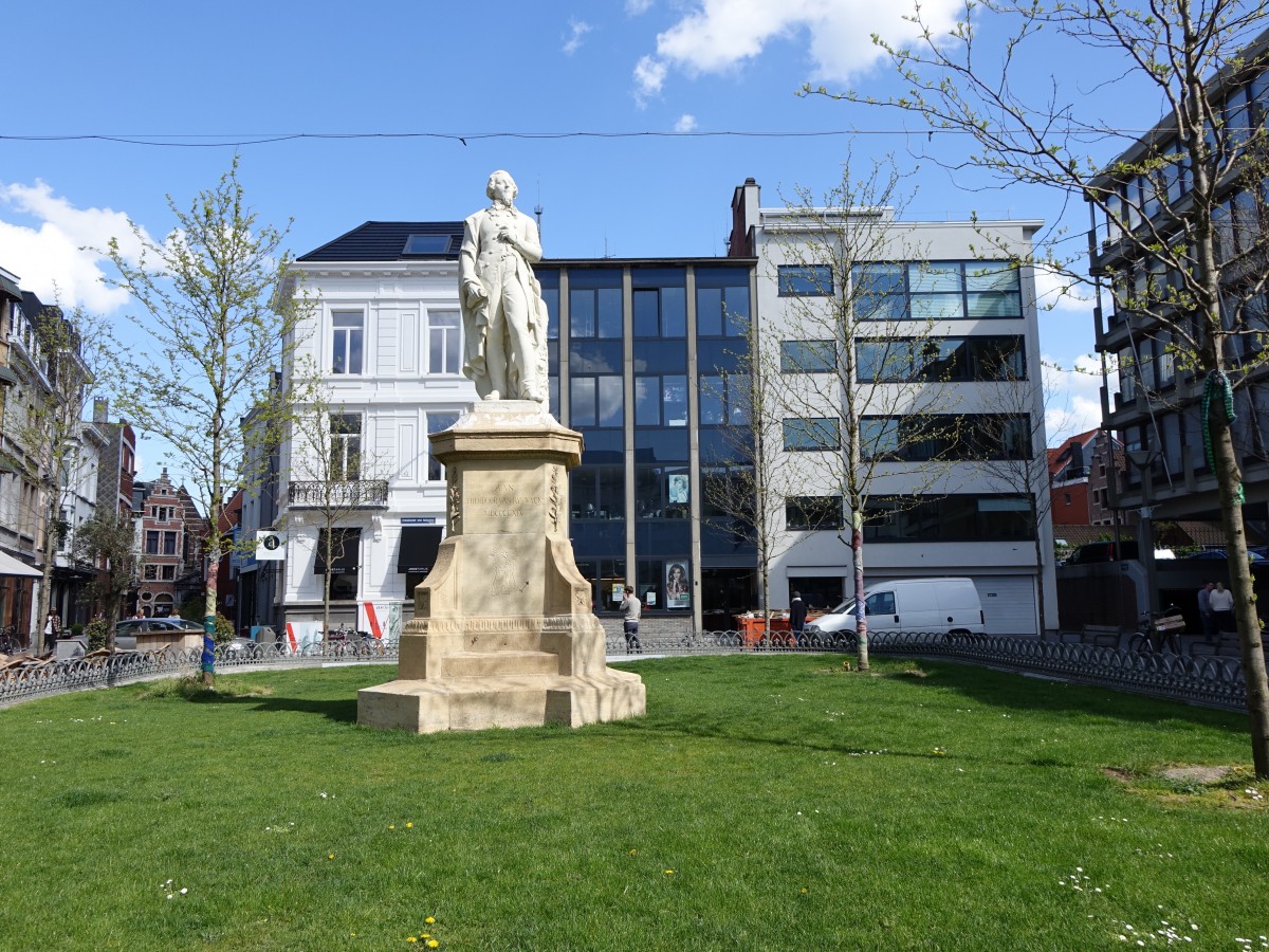 Antwerpen, Statue am Theodor van Rijswijckplatz (28.04.2015)