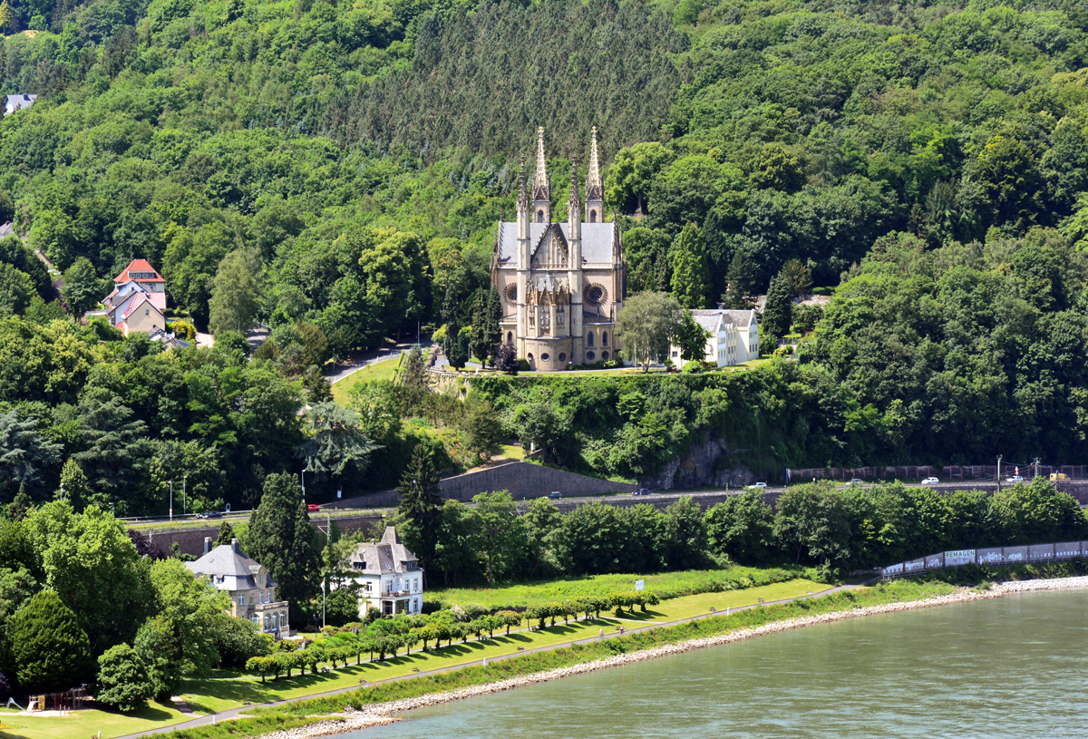 Apollinariskirche am Ortsrand von Remagen - 17.06.2015